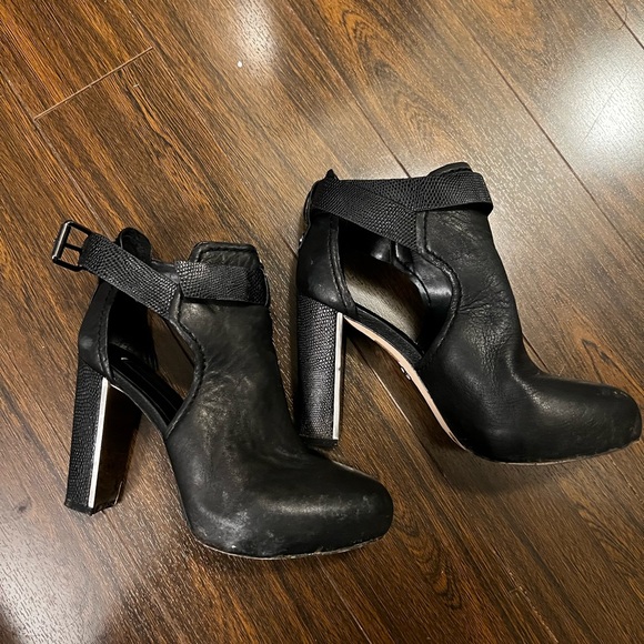 COPY - BCBG heels - Picture 1 of 7